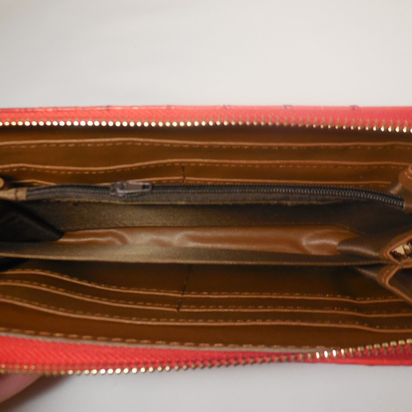 Wristlet Wallet NEW Red "Crocodile" Embossed small organizer - Picture 2 of 4